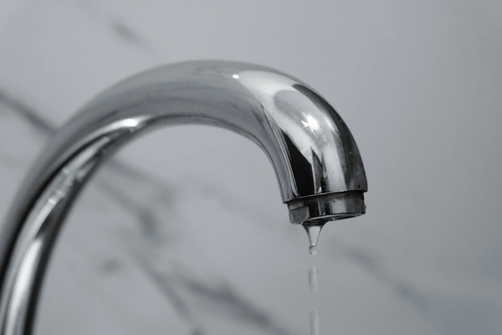 How to Find and Stop a Leaking Tap